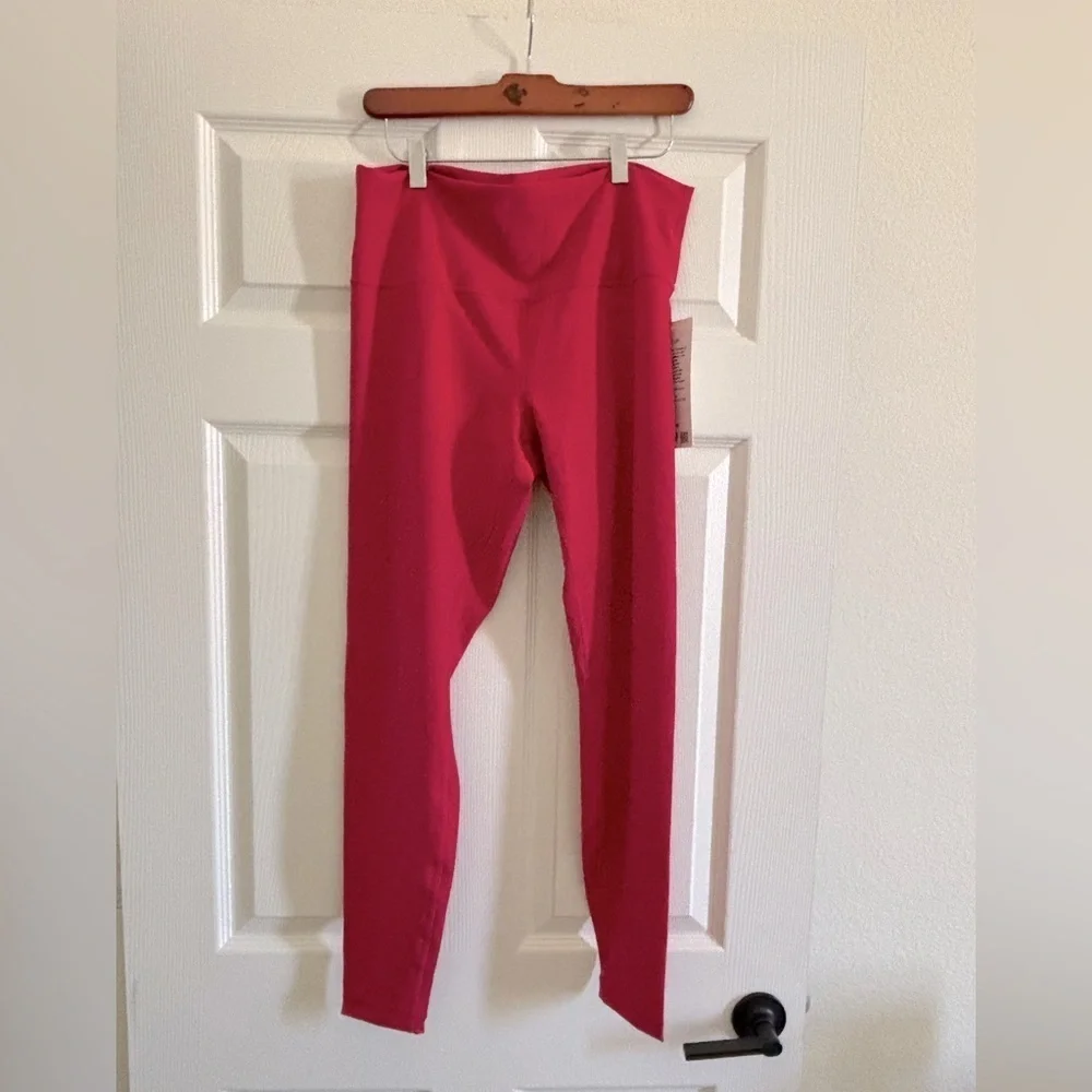 NWT LULULEMON WANDER TRAIN HR Tight 28” Vibrant Pink Dragonfruit Color